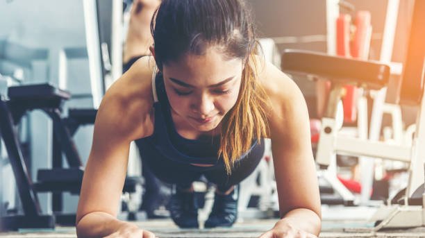 Migliora l'equilibrio: Il Body Pump esercita una forza sui muscoli, aiutando così a migliorare l'equilibrio.